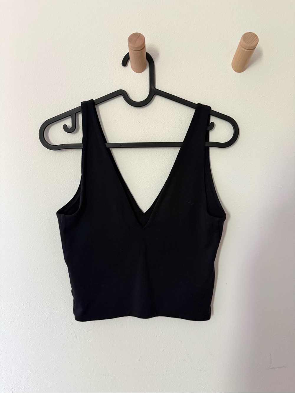 Aritzia Black V-Neck Ribbed Cropped Tank